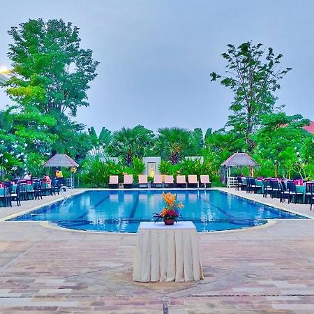 Kâmpóng Thum Glorious Hotel מראה חיצוני תמונה